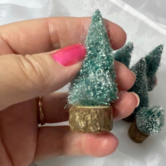 VTG 6 Cobblestone Corners Corners flocked bottle brush Christmas Trees wood base - Picture 2 of 5